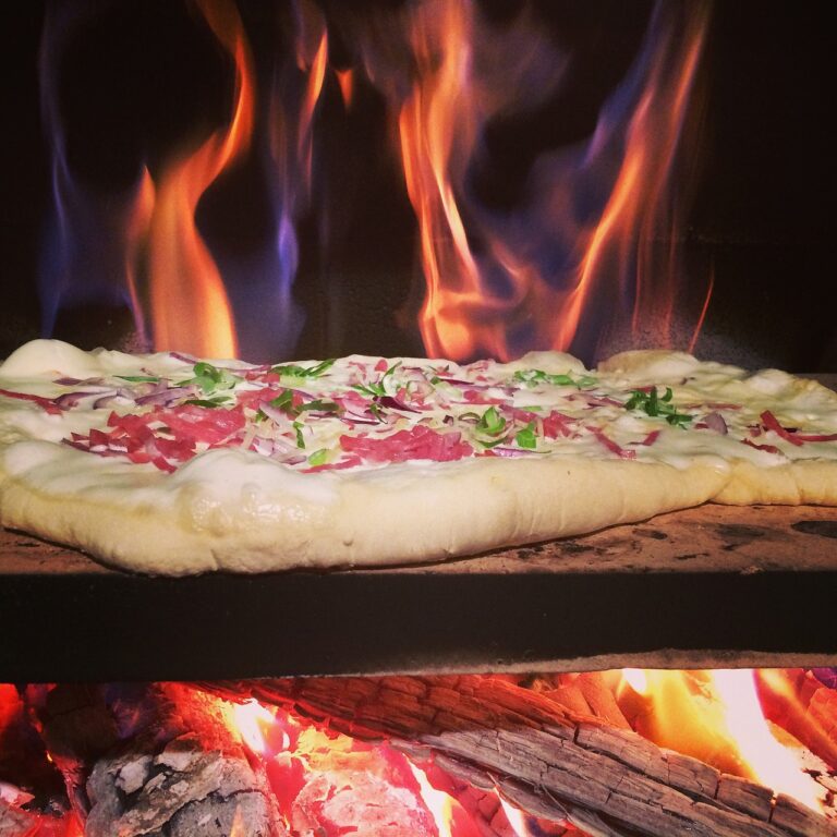 Welcher Wein zu Flammkuchen am besten harmoniert