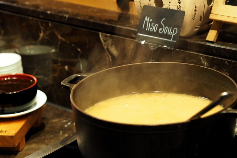 Wärmende Miso-Suppe