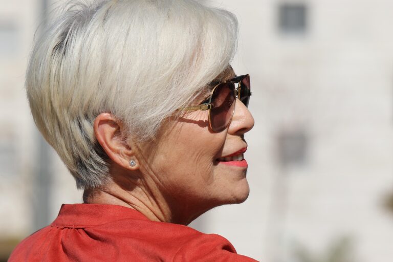 Machen Kurzhaarfrisuren wirklich jünger? Die besten Schnitte für Frauen ab 50